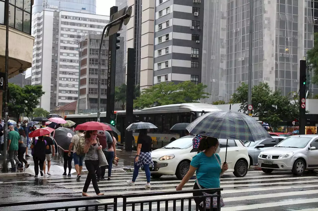 Cidade de São Paulo entra em estado de atenção para alagamentos com fortes chuvas