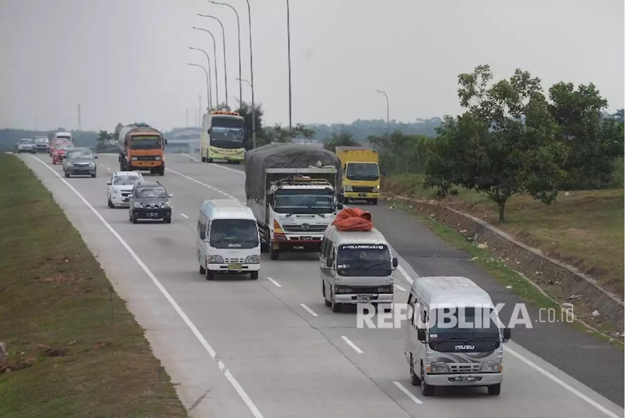 Astra Infra Prediksi Trafik Tol Naik 13 Persen pada Natal-Tahun Baru |Republika Online