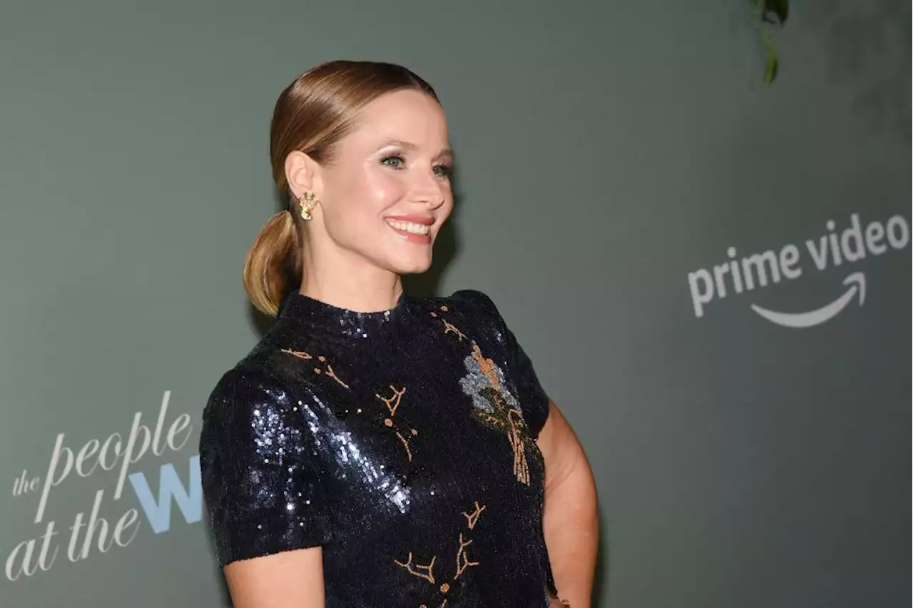 Kristen Bell ‘Fools’ Her Whole Family with an Amazing Grinch-Inspired Christmas Tree