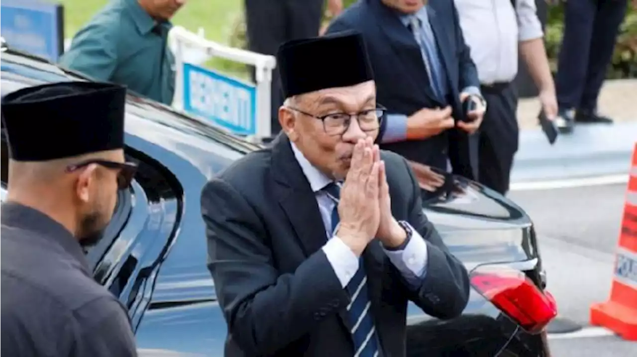 Anwar Ibrahim Banjir Pujian karena Pinjamkan Pengawalnya untuk Ambulans