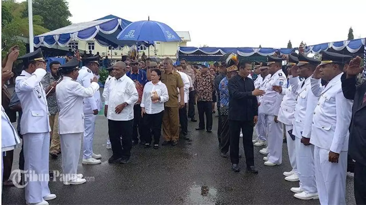 Tangis Haru Lepas Kepergian Mathius Awoitauw dan Giri Wijayantoro di Sentani Papua - Tribun-papua.com