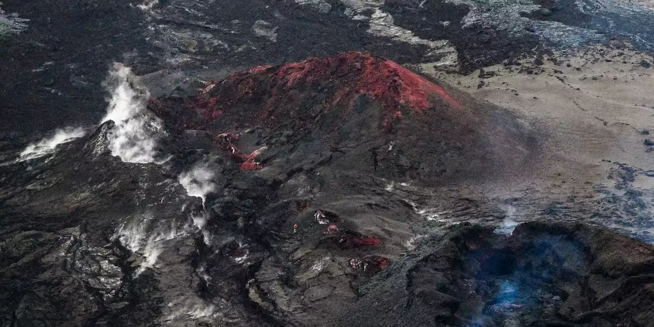 Hawaii’s Mauna Loa Volcano Stops Erupting, Sparing Communities