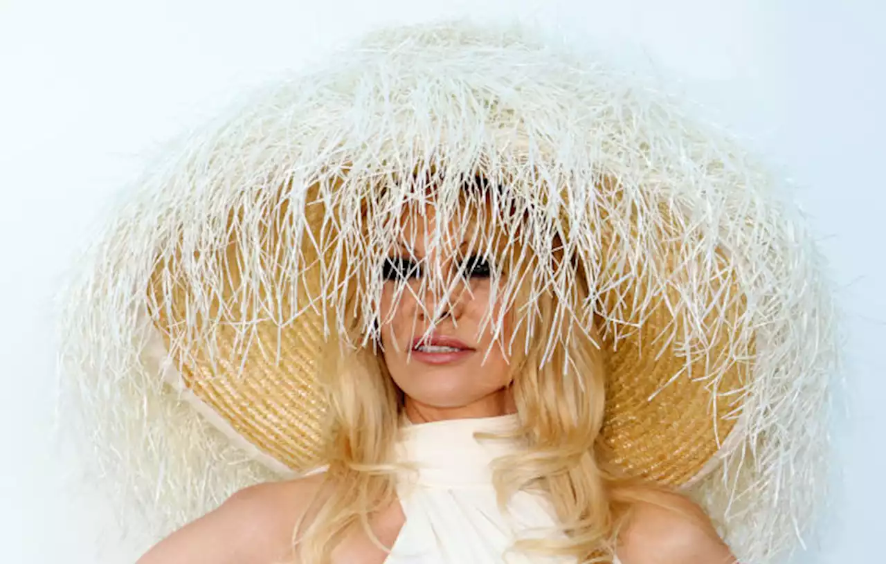 Pamela Anderson Dons Statement Raffia Hat at Jacquemus‘ ‘Le Raphia’ Runway Show