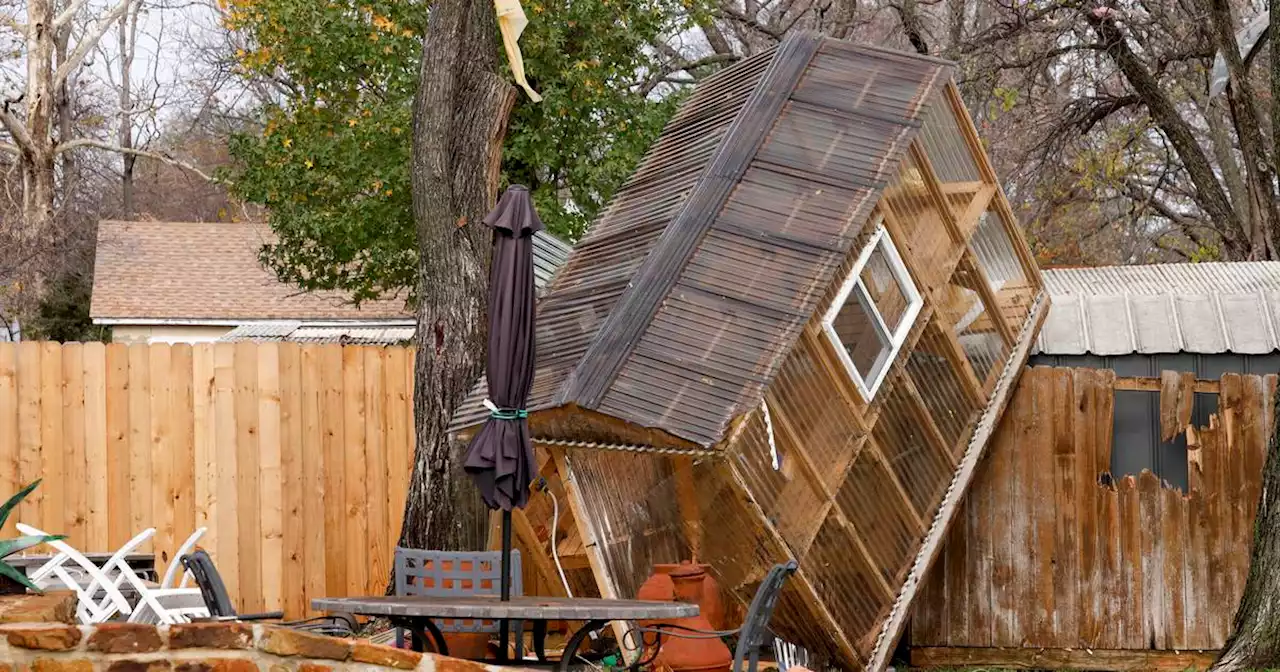 At least 2 dead as massive storm spreads tornadoes and snowstorms across Lower 48