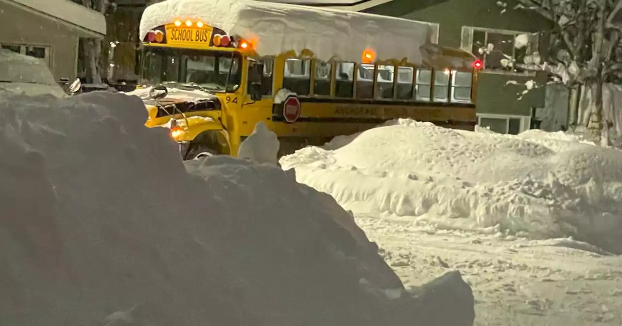 Students returning to school in Anchorage faced with stuck buses and snow berm-covered sidewalks