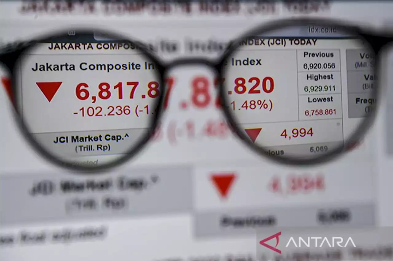 IHSG ditutup turun di tengah penguatan bursa saham global