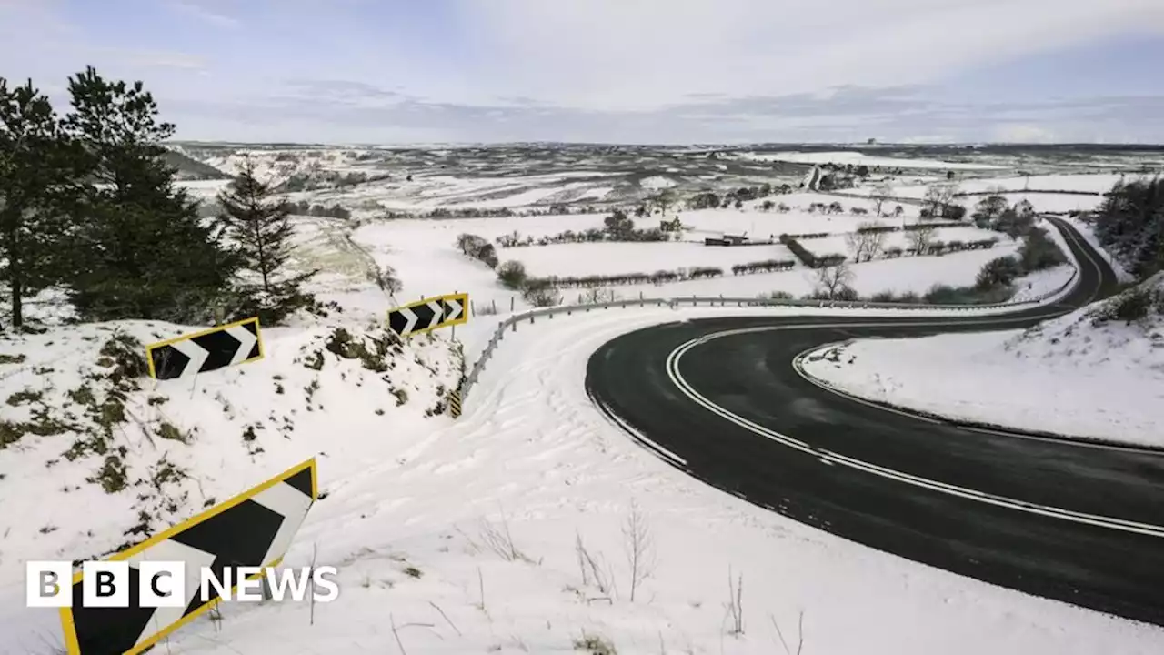 North Yorkshire: Vehicles stranded as snow blocks A171 and A169