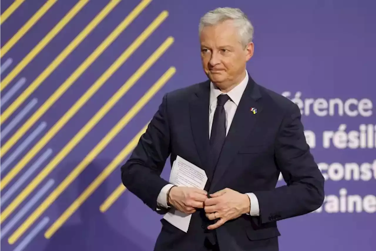 Inflation et croissance \u00e0 la peine : 'la France r\u00e9siste mieux', insiste Bruno Le Maire