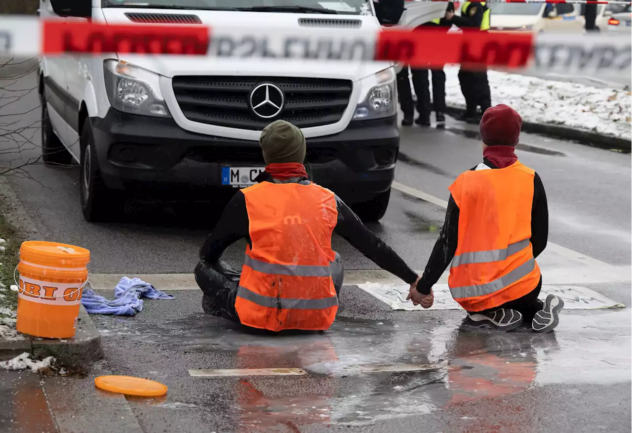 Trotz Allgemeinverfügung: Aktivisten blockieren weiter Straßen