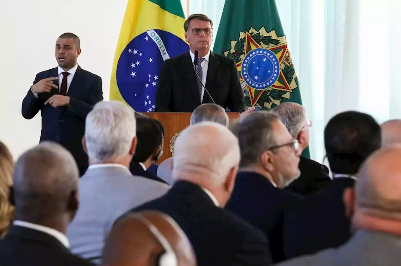 TSE mantém ação sobre reunião de Bolsonaro com embaixadores e intima ministros