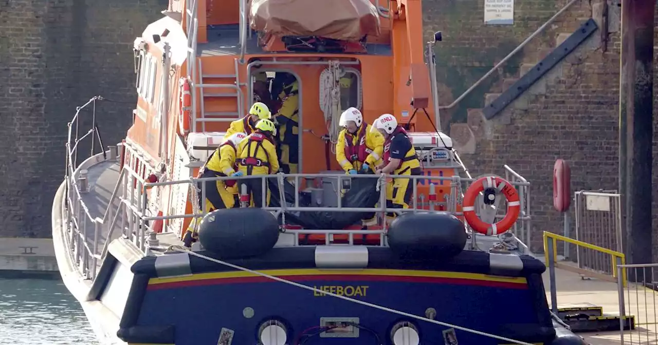 4 confirmed dead after boat capsizes in English Channel