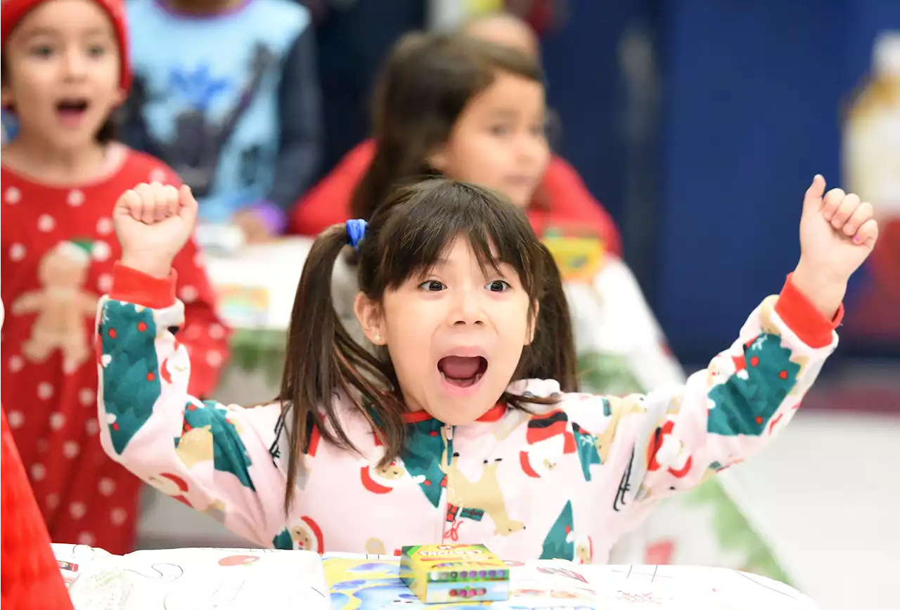 'The best day ever': Washington Elementary students get surprise holiday party, gifts at Elgin school