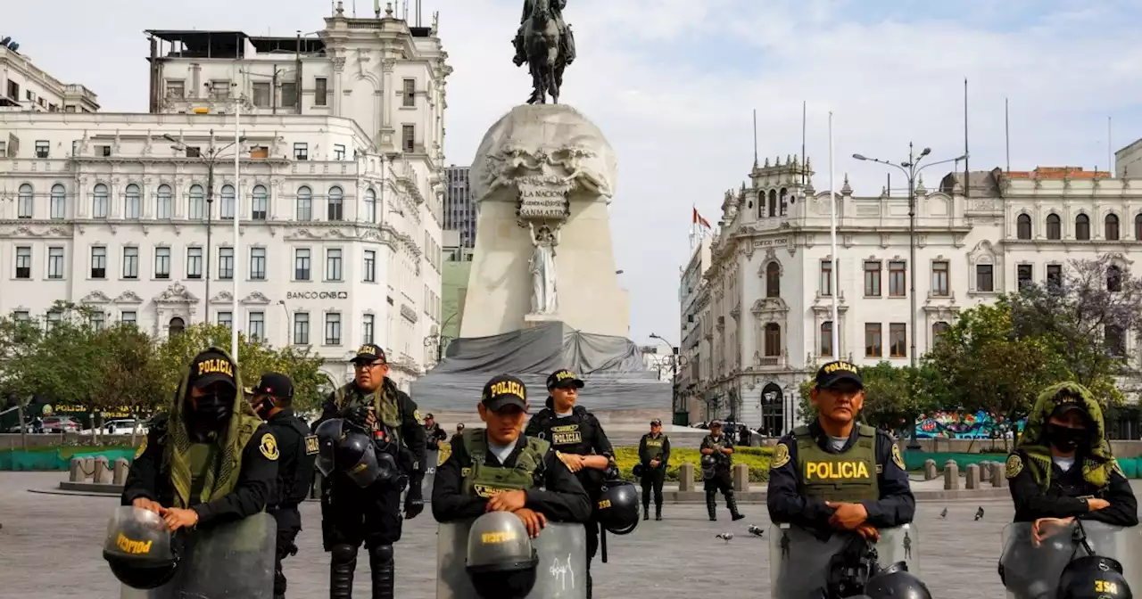 Declaran estado de emergencia en todo Perú por 30 días tras violentas protestas