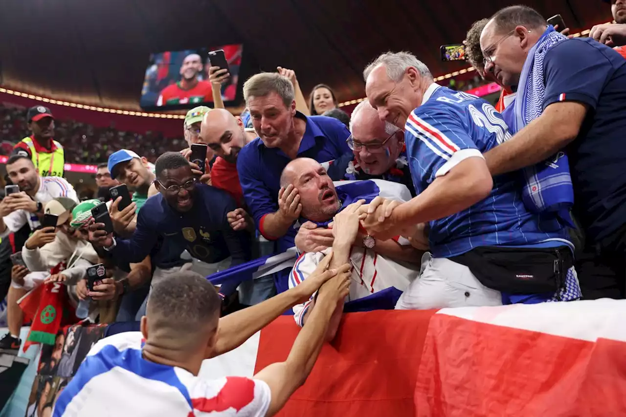 Coupe du monde | France - Maroc | Mbappé assomme un supporter à l'échauffement... avant d'aller s'excuser