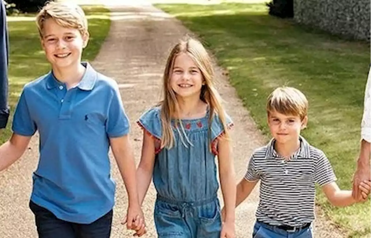 In This Year’s Christmas Card, The Royal Children Are Wearing Clothes From Just £17