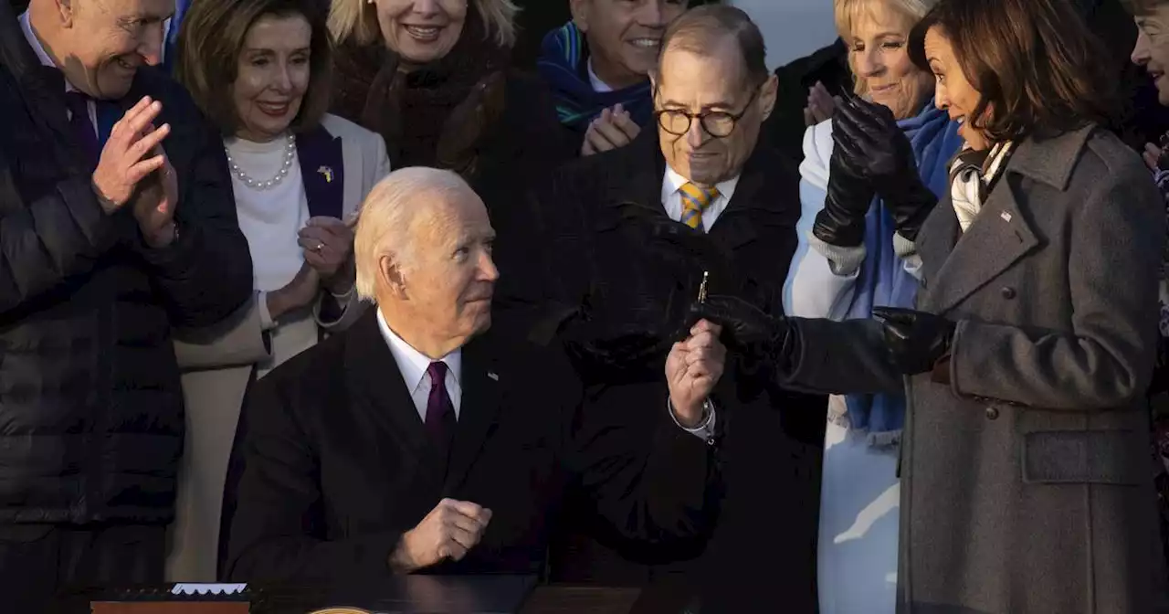 Biden ondertekent wet die homohuwelijk beschermt