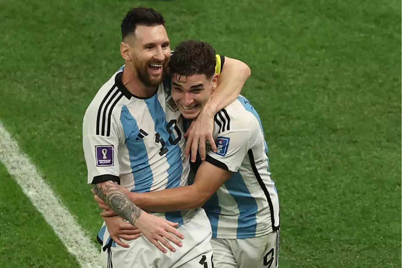 Goleador da semifinal, Julián Álvarez simboliza futebol operário da Argentina para consagrar Messi