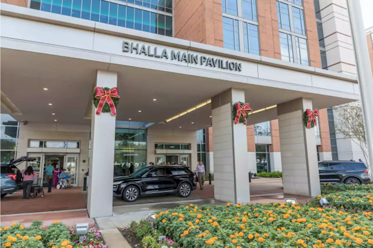 Houston Methodist Sugar Land Hospital renames Main Pavilion after 2 longtime patients