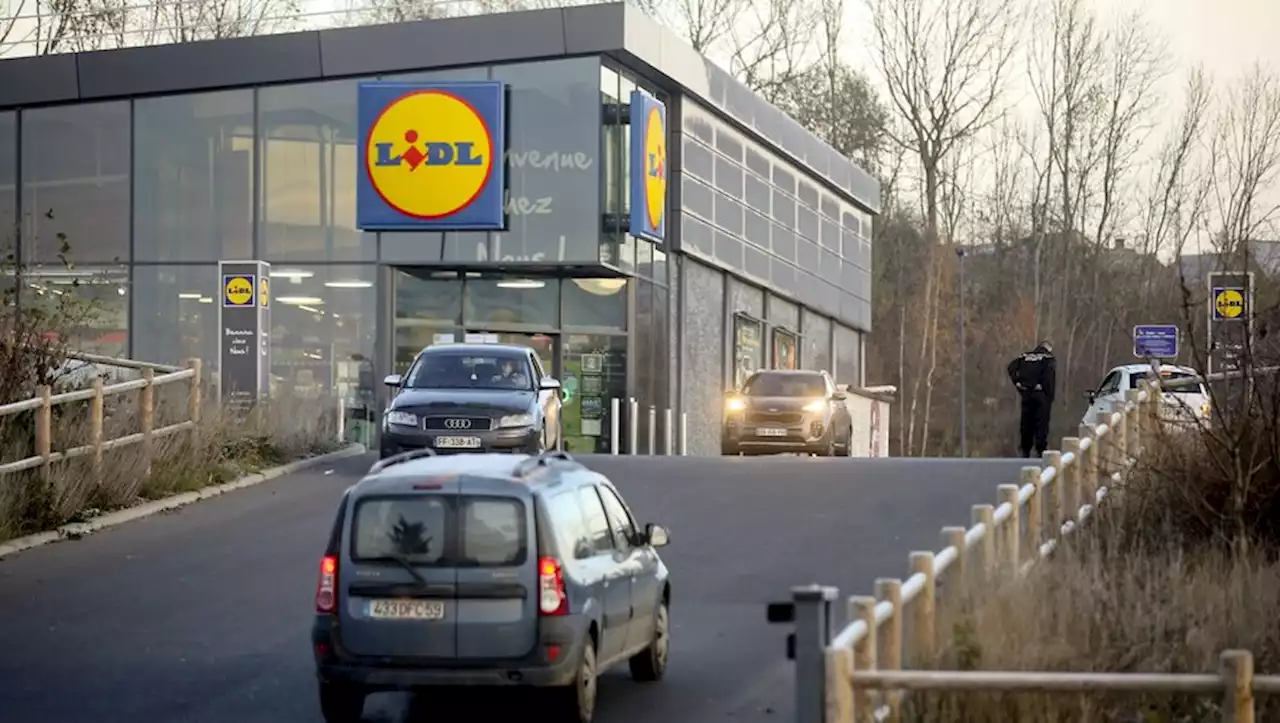 'Je lui ai sauté dessus' : le témoignage d'un client qui a tenté de mettre fin à l'attaque au hachoir dans un supermarché Lidl