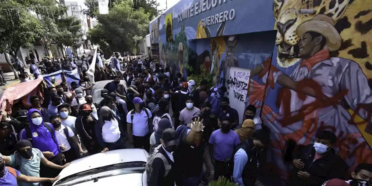 PRD condena vandalismo de instalaciones en Guerrero por normalistas de Ayotzinapa