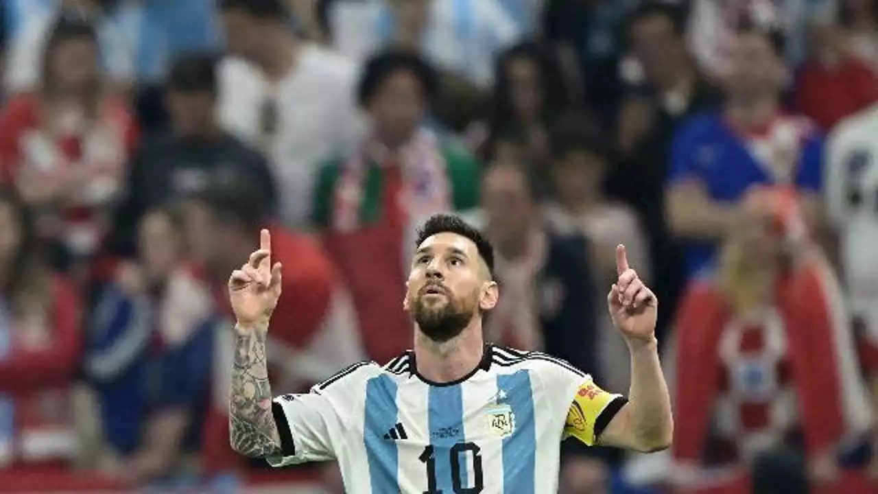 Adani senza freni durante Argentina- Croazia: 'Messi dribbla anche i cammelli del deserto'