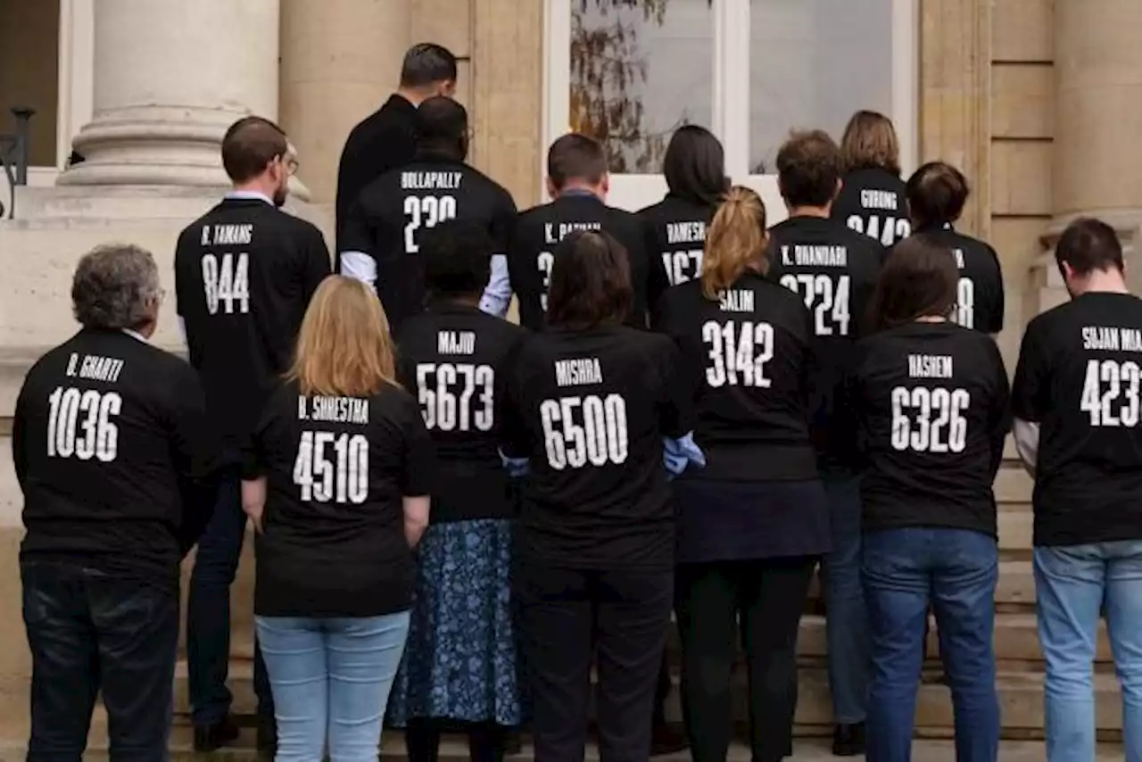 Les élus LFI observent une minute de silence pour les travailleurs morts au Qatar