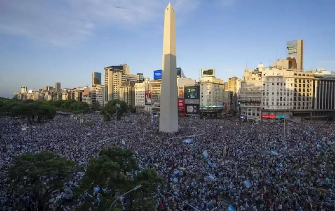 Argentina: Fanáticos llenan Obelisco de Buenos Aires tras pase a final