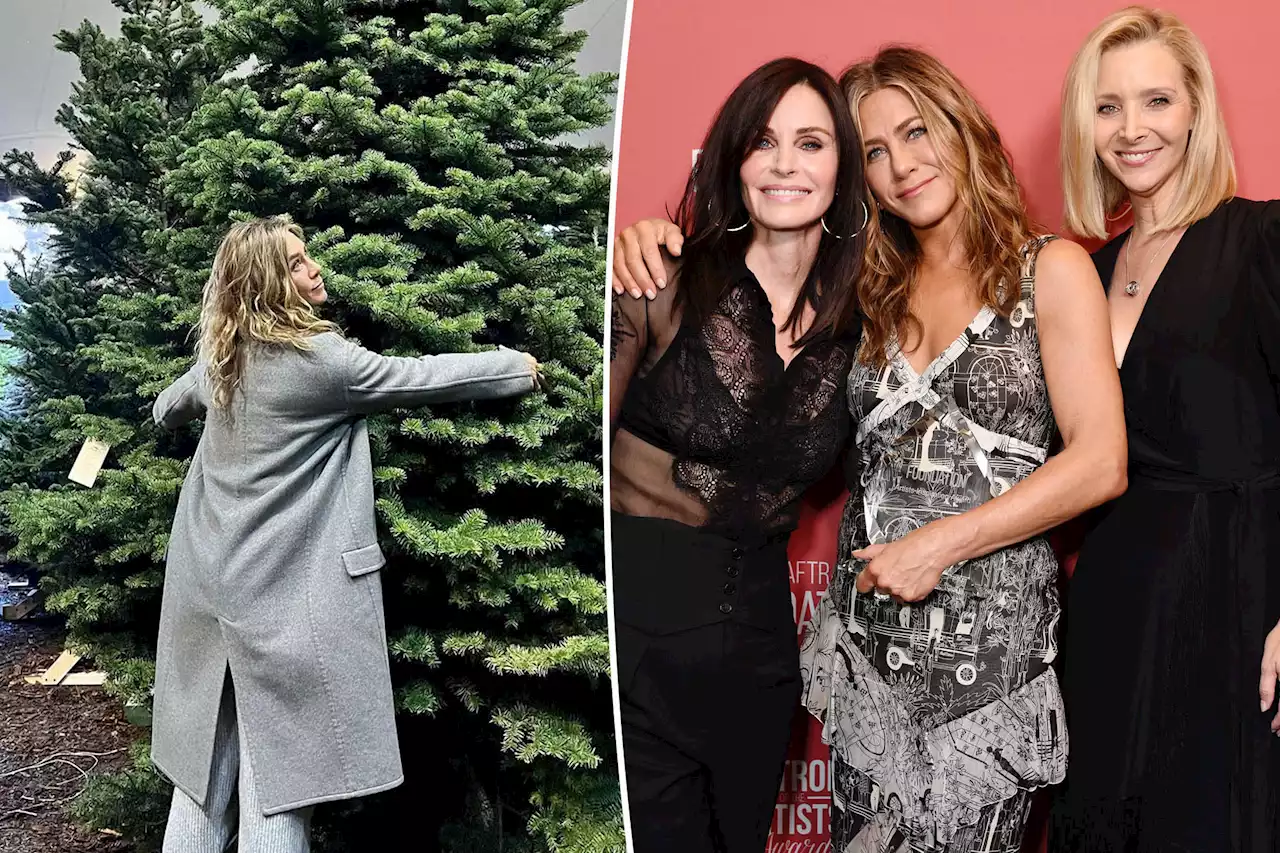 Jennifer Aniston hosts star-studded holiday party for the ‘old guard of Hollywood’