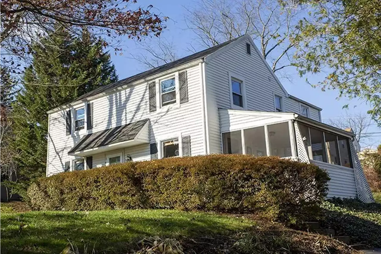 House of the week: A ‘shabby chic’ four-bedroom Colonial in Wayne for $479,900