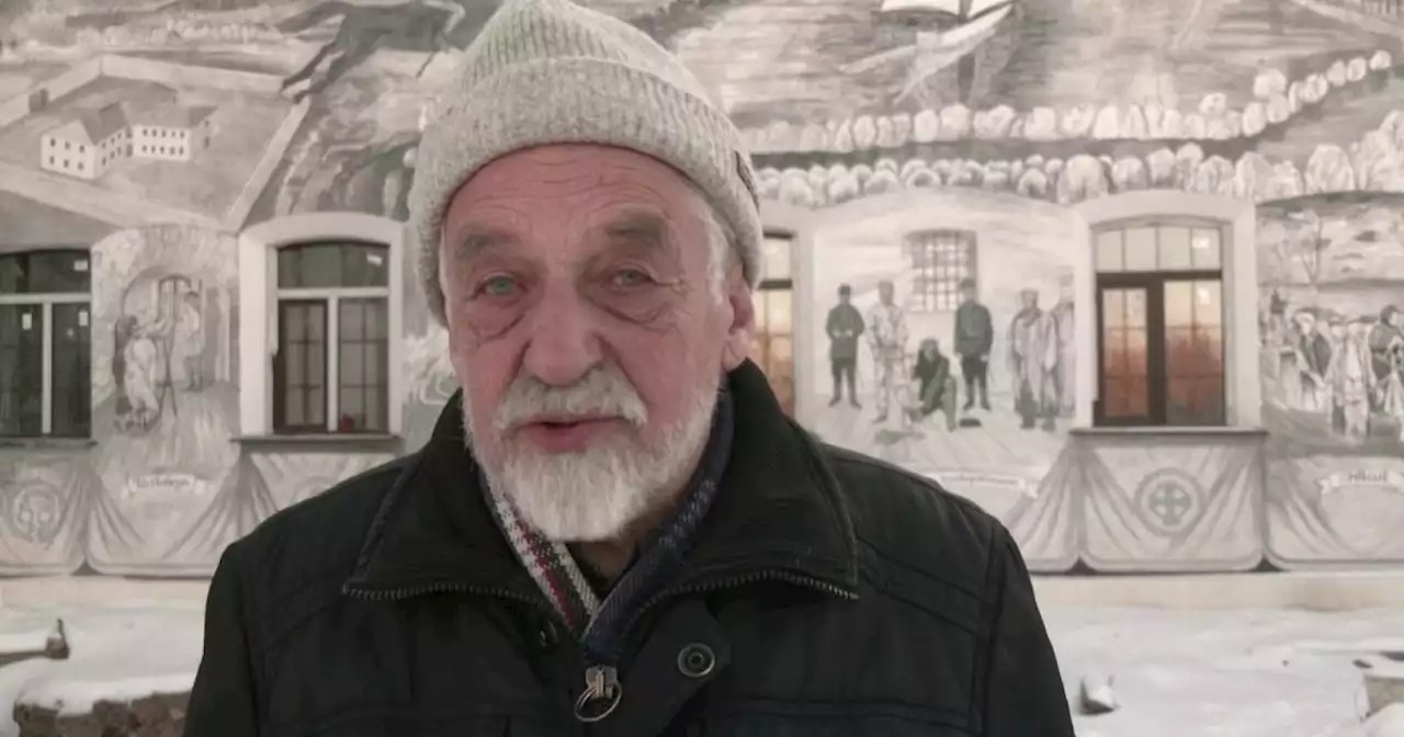 Vladimir, 84 anni, denuncia la guerra in Ucraina con la sua street art