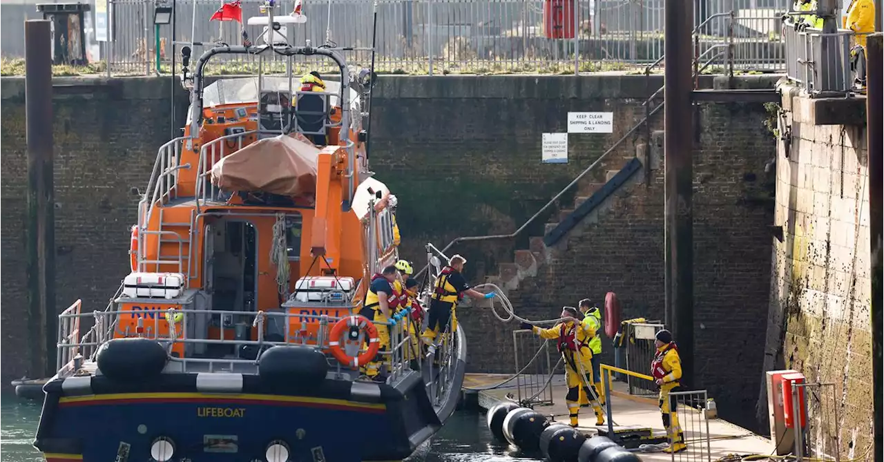 Migrant boat sinks off English coast, at least 3 fatalities reported