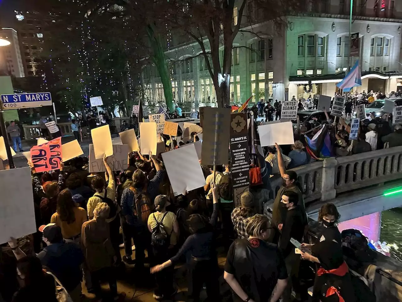 Armed militia shows up to San Antonio drag show, is met with even more counter-protesters