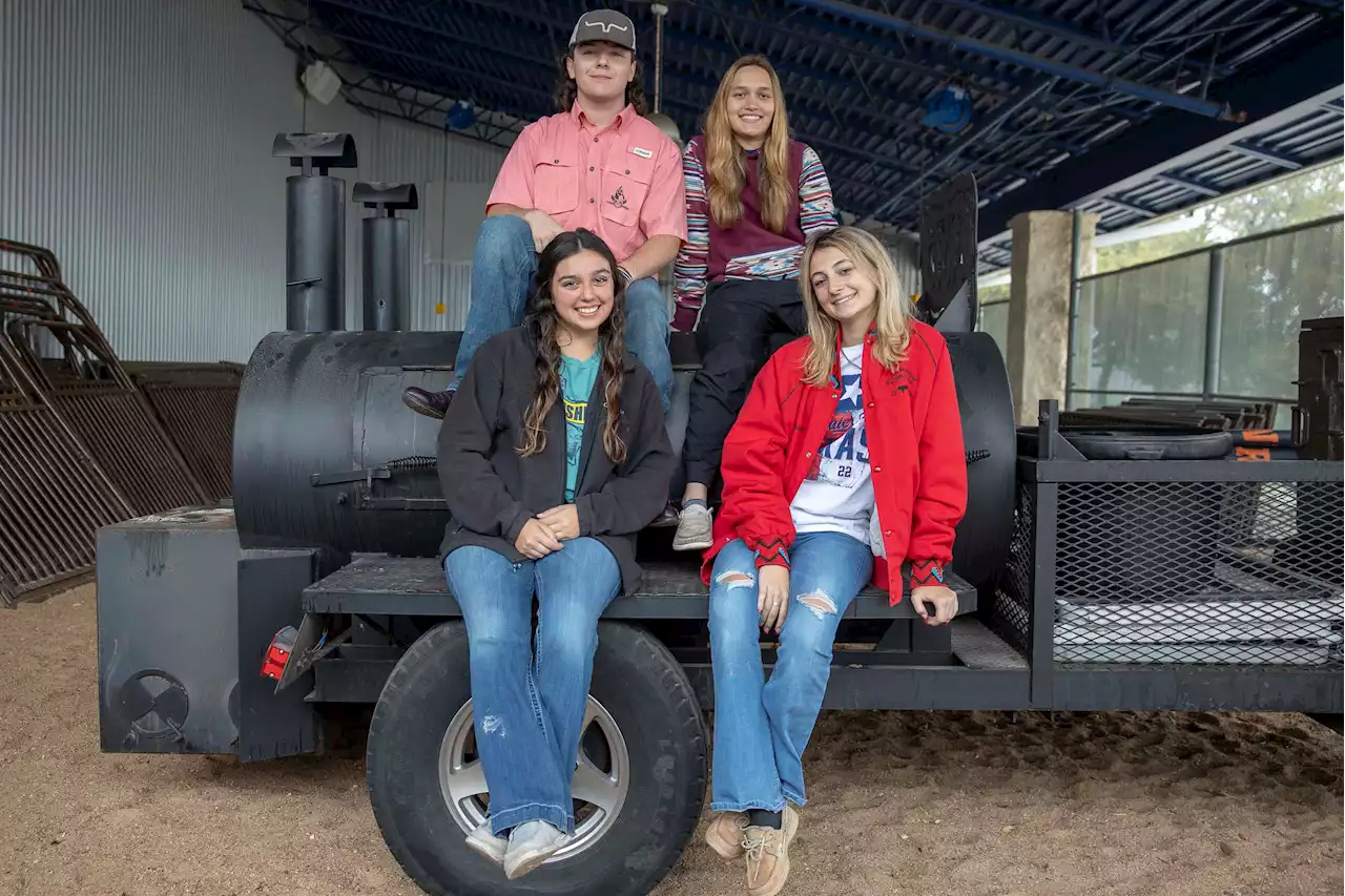 San Antonio high schoolers bring the heat in barbecue competitions