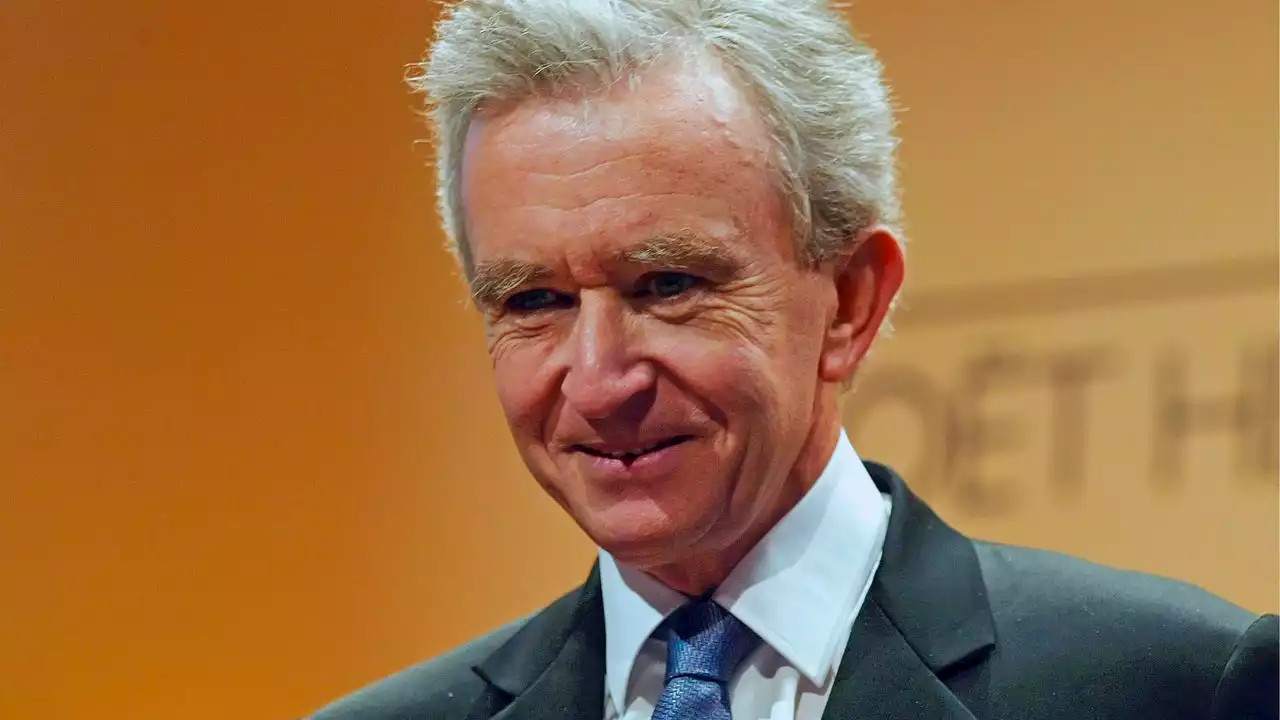 Bernard Arnault desbanca a Elon Musk como el hombre más rico del mundo