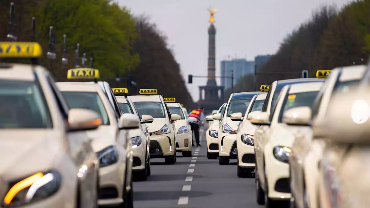 Patienten sollen bei Krankenfahrten in Vorkasse gehen: Krankenkassen wollen Berlins höhere Taxi-Tarife nicht zahlen