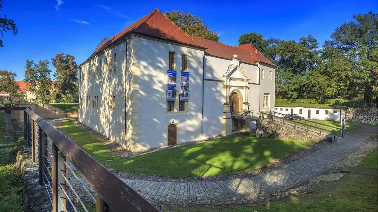 Sperrungen aufgehoben: Munition am Schloss Senftenberg gesprengt