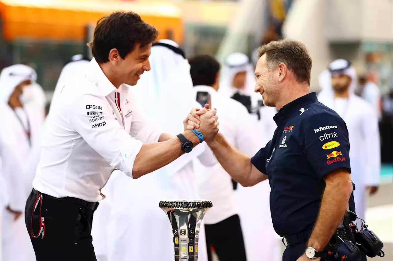 Horner wants space between Hamilton and Verstappen 2023 and talks dinner with Wolff