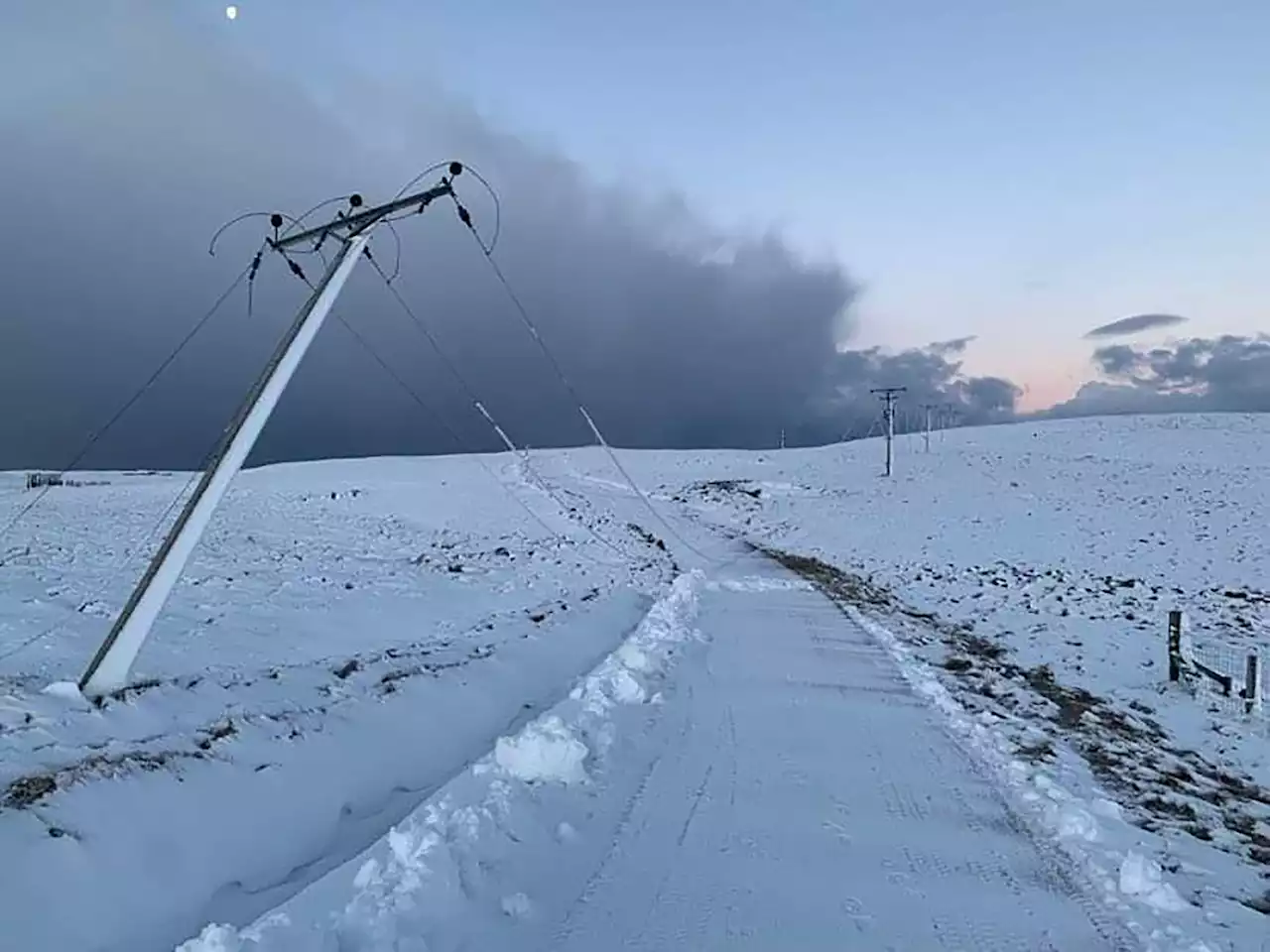 Snow and ice warnings extended until Friday as thousands are still without power