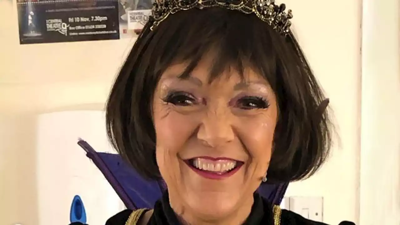 EastEnders star Gillian Wright rushed to hospital after nasty panto accident