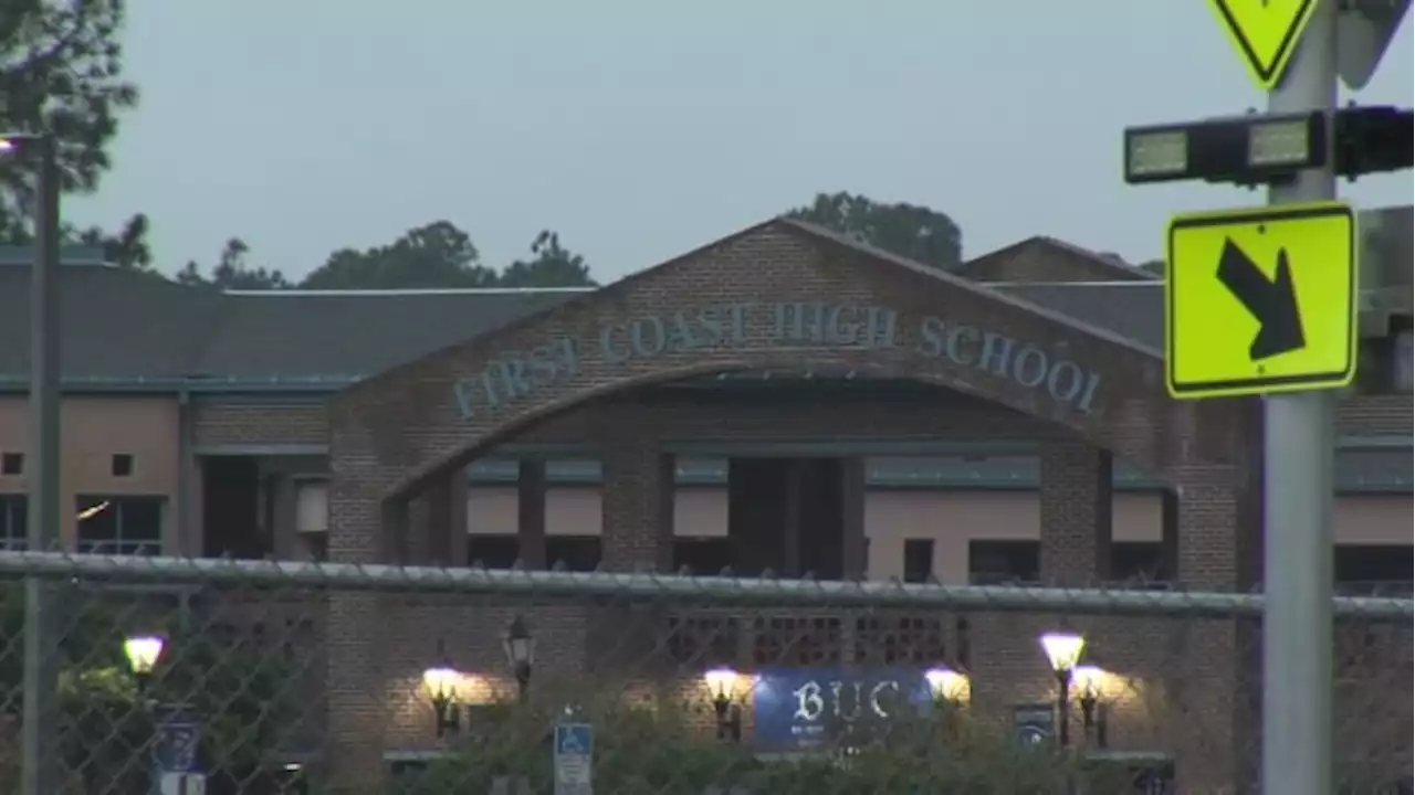 2 First Coast High School students face charges after loaded gun found in vehicle