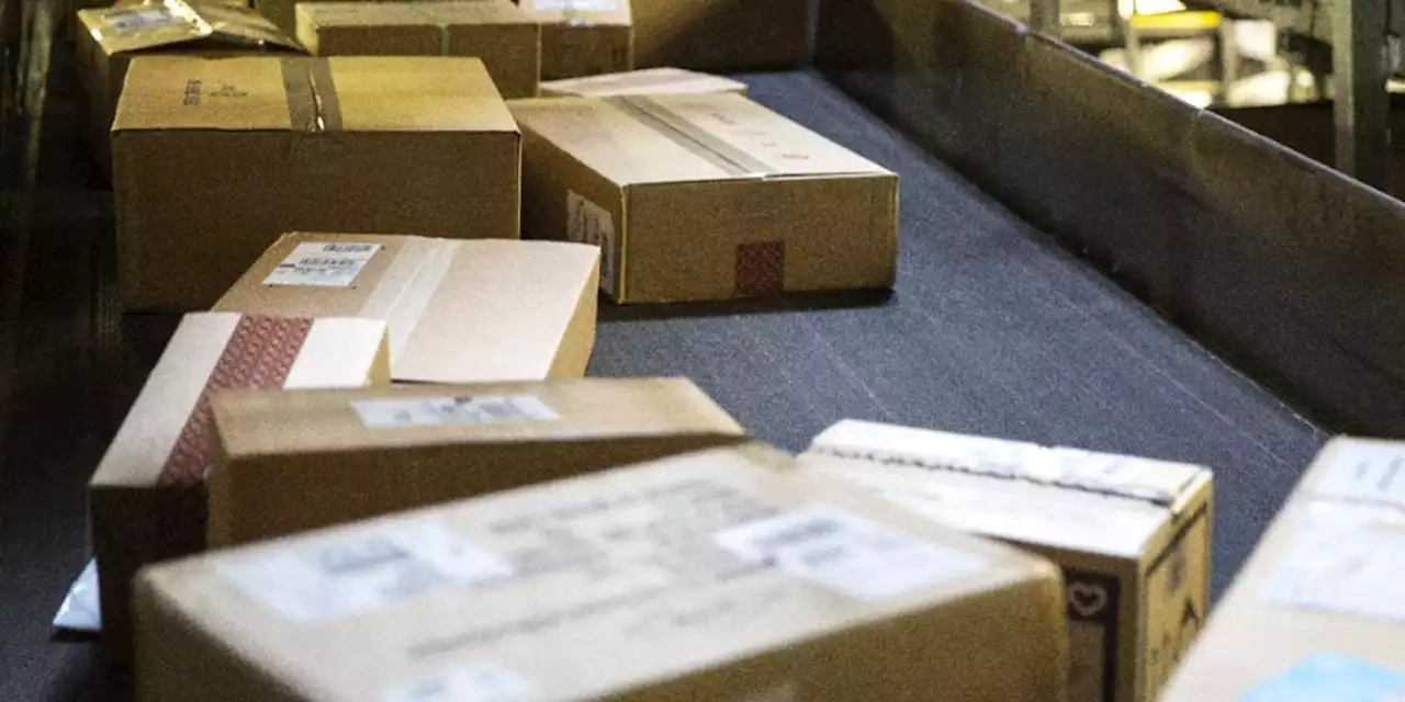 Holiday shipping deadlines approach for UPS, FedEx, US mail