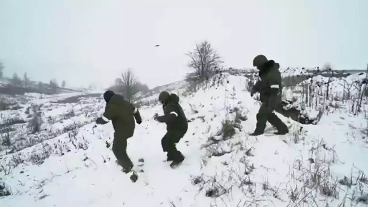 Ucrania se apiada de los desertores rusos y les ayuda a rendirse con un dron