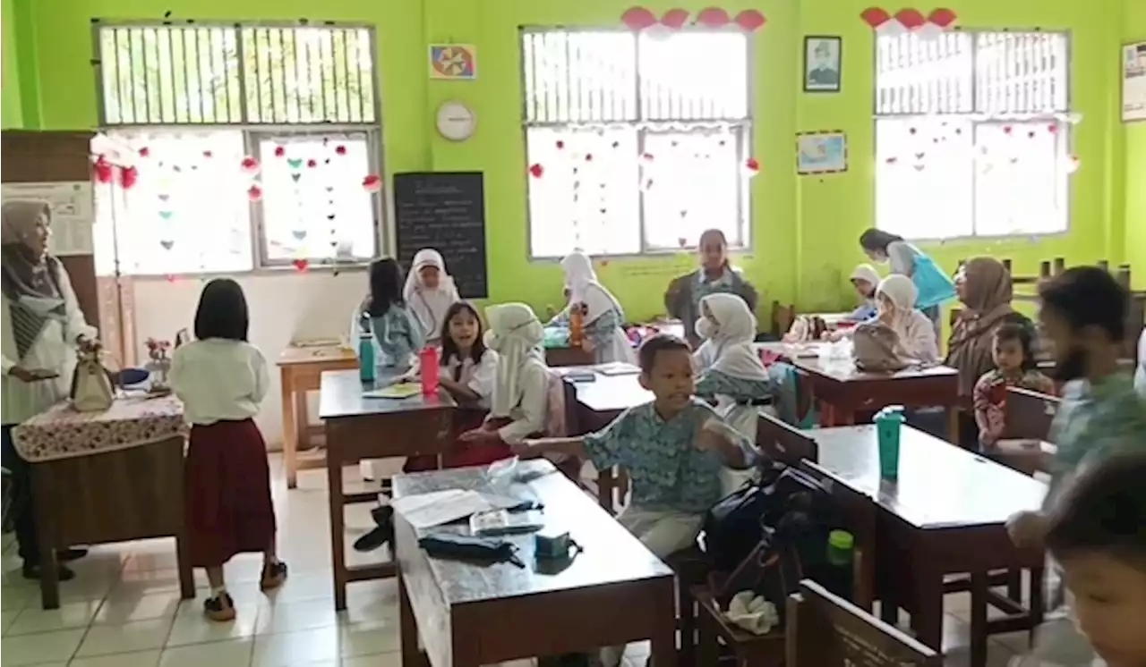 Proses Belajar di SDN Pondok Cina 1 Hanya Didampingi 5 Guru