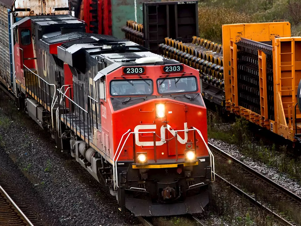 Failure to follow instructions led to train engine flames: safety board