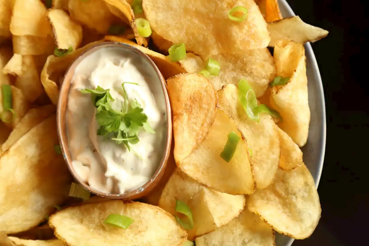 It’s bowl game season: We’ve found the best chip dips for your watch party