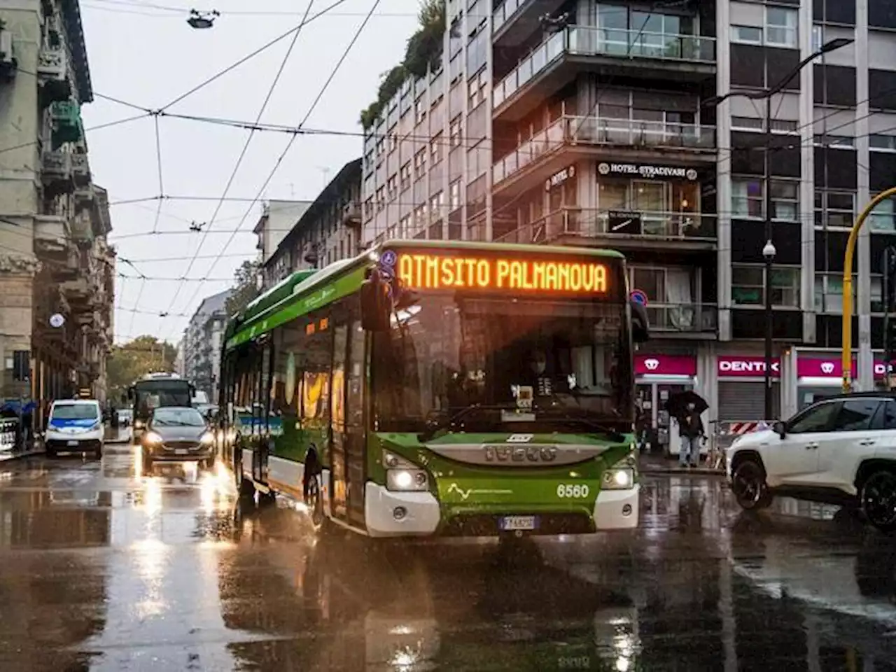 Sciopero generale dei trasporti, domani si fermano treni, bus e metro: tutti i disagi