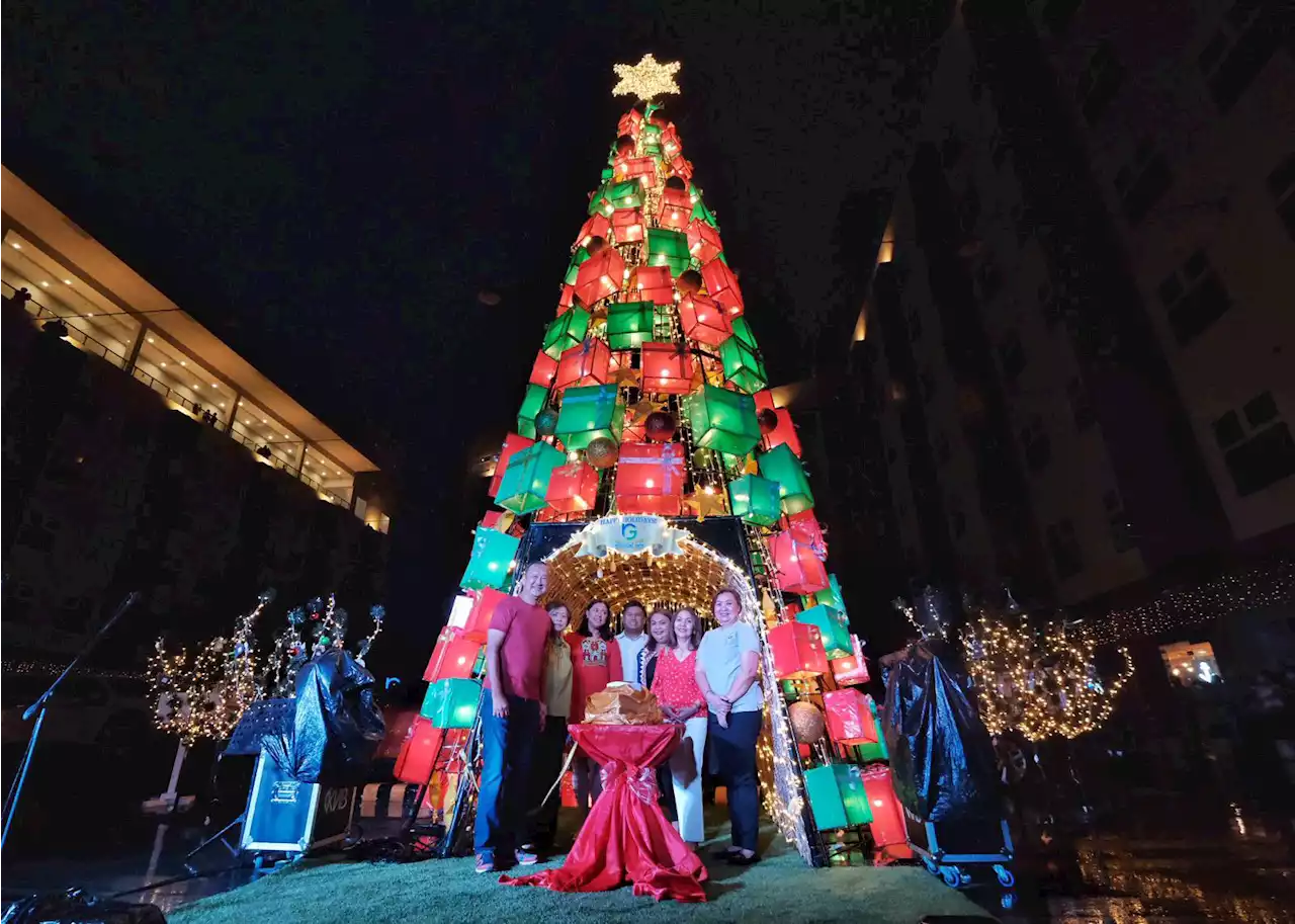 Maya on the Block: Lighting up brightly a busy crossroad for Christmas