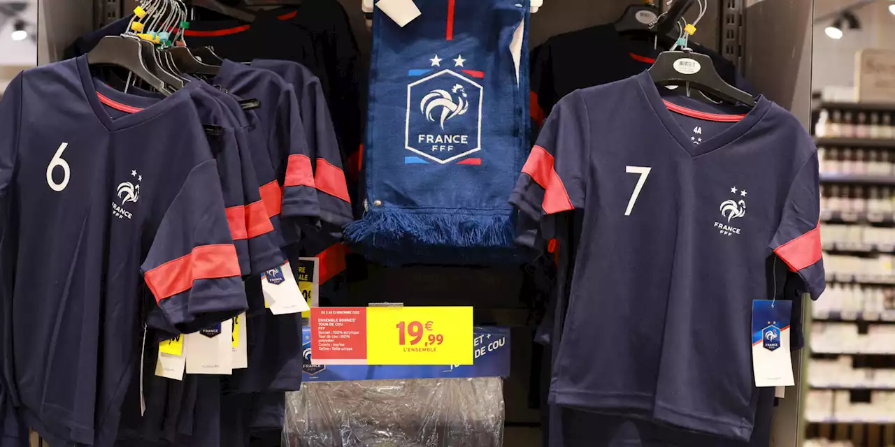 Coupe du monde 2022 : ces supporters qui s'arrachent les maillots des Bleus avant la finale