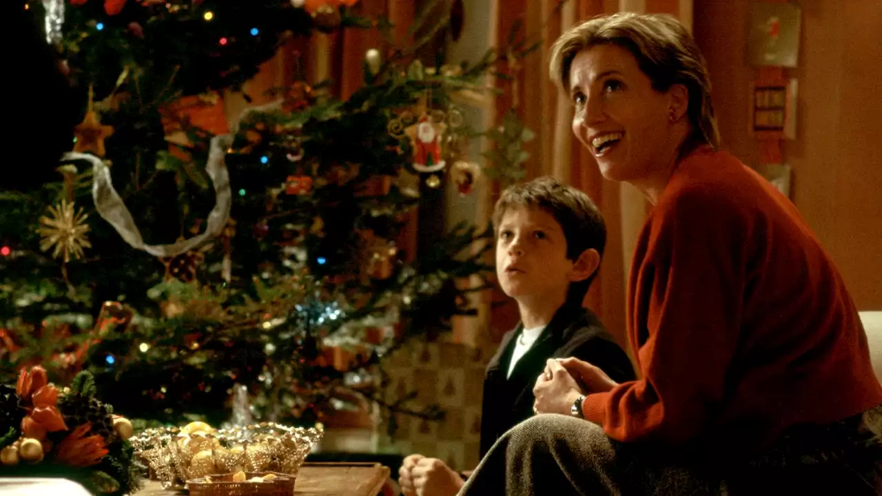 This tearjerking scene was cut from Love Actually, and fans aren't happy about it