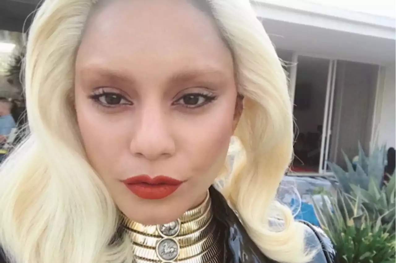 LOOK: Vanessa Hudgens shows off new platinum blonde hairdo